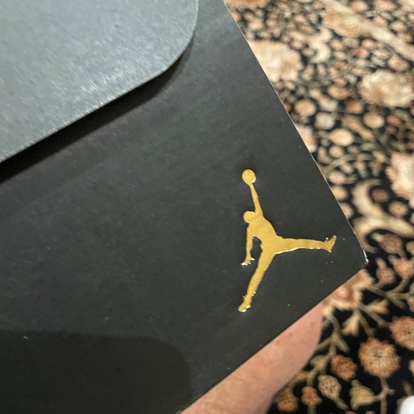 Sneakers - Picture 7 of 9